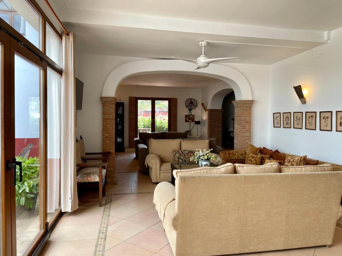 Santa Marta Complejo Rural Con Pista De Padel Guest House Archidona Exterior photo
